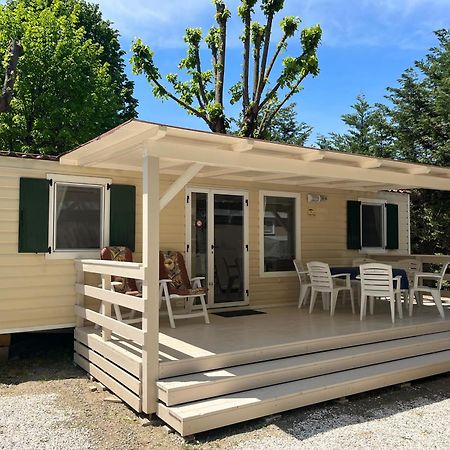 Chalet Camping River Italie Met 2 Slaapkamers Ameglia Exteriör bild