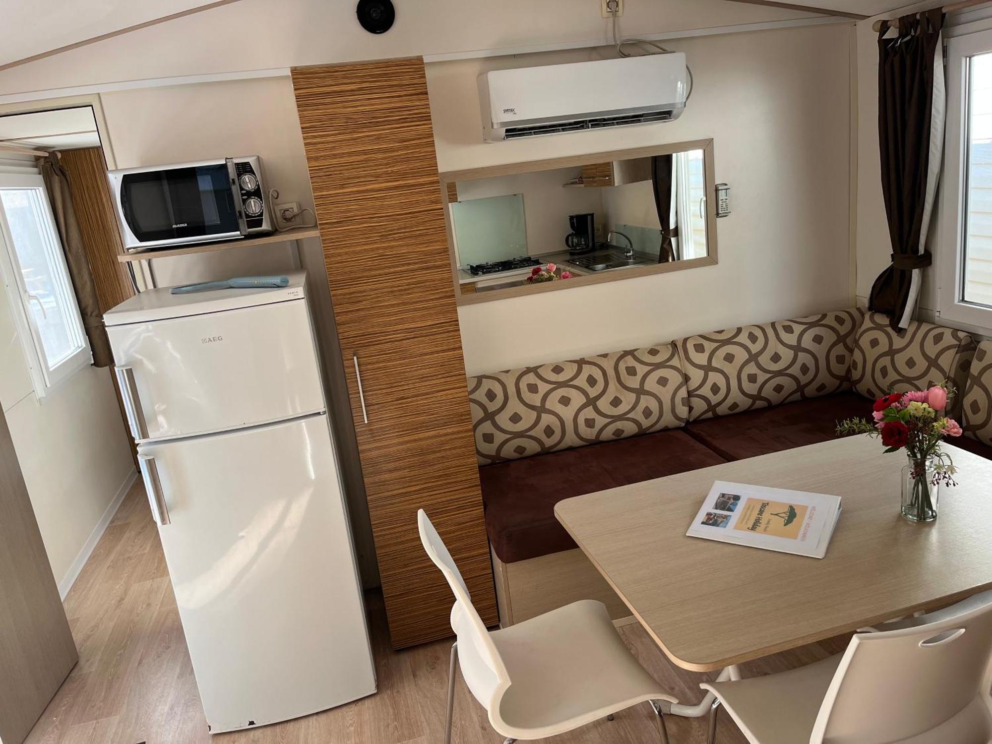 Chalet Camping River Italie Met 2 Slaapkamers Ameglia Exteriör bild