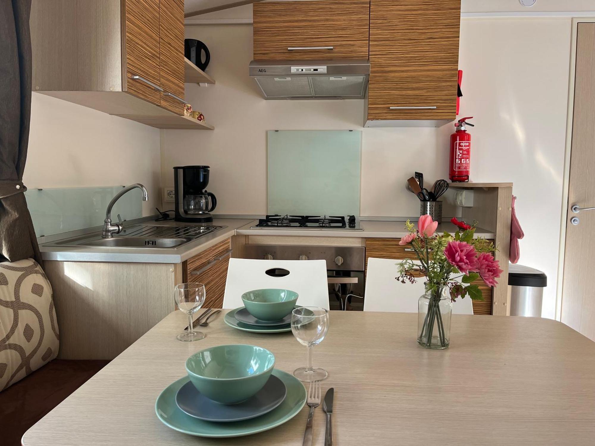 Chalet Camping River Italie Met 2 Slaapkamers Ameglia Exteriör bild