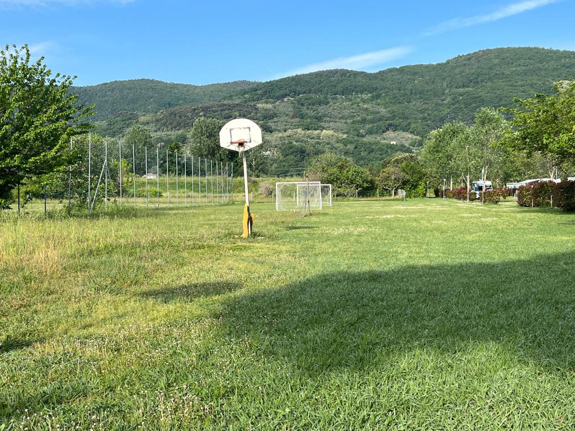 Chalet Camping River Italie Met 2 Slaapkamers Ameglia Exteriör bild